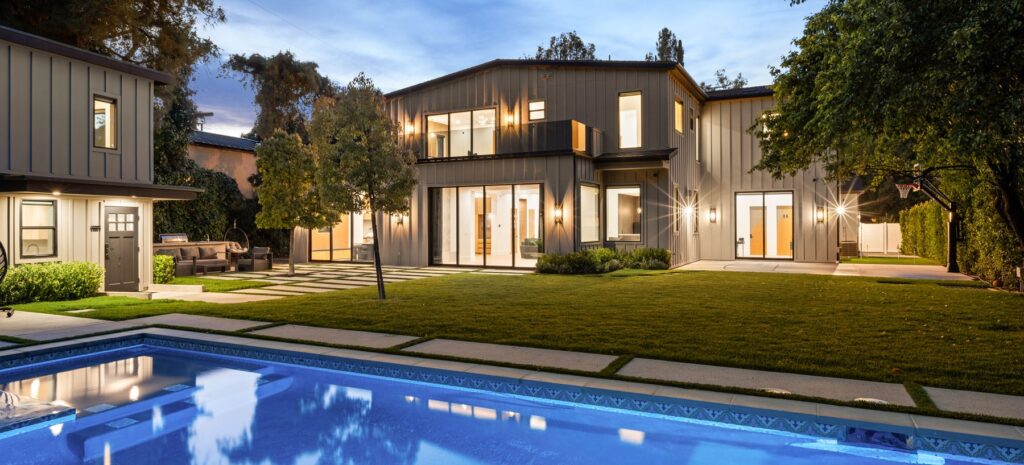 Photo of our luxury estate at Altus Rehab, a high-end addiction and mental health treatment facility in California