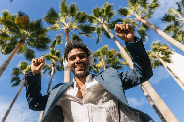 Low angle of optimistic ethnic male in headphones listening to music and dancing near palm trees in back lit SSUCv3H4sIAAAAAAAACpxTy47cIBC8R8o/jDjHEm/b+ZUohzYwY7SMGQHeaLWafw/Gj+BJTrm5q+mq6oc/v365XNAA0Sr0/fK5RDm2zs0xBUjWTxnG3zY8mEmbUCPvgUlcA2DryGibfLDganCApMYJ7iaD0+zcAj9LEsUEaY4mVl7iOKdkQkxevWWYHULaD+ZAKw4Fydyy6Ill7/DHGl/2REnmipxCaKNeZeehYDu0kv9X5frx8zB+M5P6WLw9K9fBOANr55tHZDrCqep1wwCThvcSmg4z1TAFnJqh71vDispKjd5+5TndS9cbKcza+moK716Biy/zAvuAAKe6R7DKTrcK8Wksi9+ZlJ+nFD7q5pHz/gGDW9Z6zTJmx0eIMT/XO17vKp+Zv1c6k09lBhsr0nmZS0gY41xgQajoac8JblF9MaPNPMXObnB+OA/aLKLHwl5vibQYY9q1mB/7O58V2R50Ys3vR7Ds+G4z1Zn+71qGJW//kP9LnxHM6UZ/+hPyG6vrGz7RI5ldUcqEPOb/wo4o6zohuh6TciUbsV08oyuVghCpmmtneMPbfGWDYLihmguuVYvlIHPV8zcAAAD//wMAiXXkSiAEAAA=